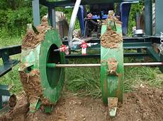 Hoeing Machine With Fertilizer Box