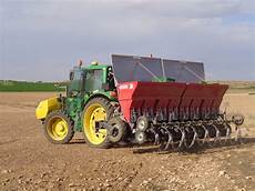 Pneumatic Presicion Planter With Coulter