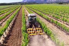 Stubble Type Cultivator With Traction Spring