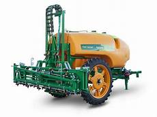 Trailed Sprayer With High Wheel
