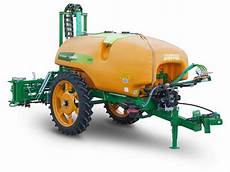 Trailed Sprayer With High Wheel